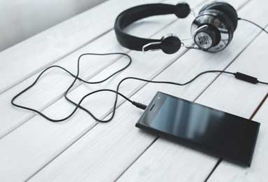 英超伯恩利高层承认曾想引进王钰栋，结果转会费太高，未能如愿